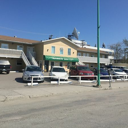 Northern Lites Motel Йелоунайф Екстериор снимка