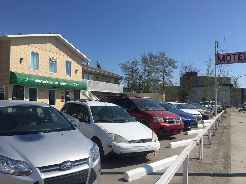 Northern Lites Motel Йелоунайф Екстериор снимка