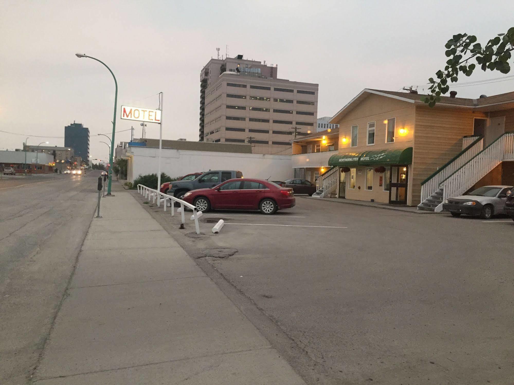 Northern Lites Motel Йелоунайф Екстериор снимка