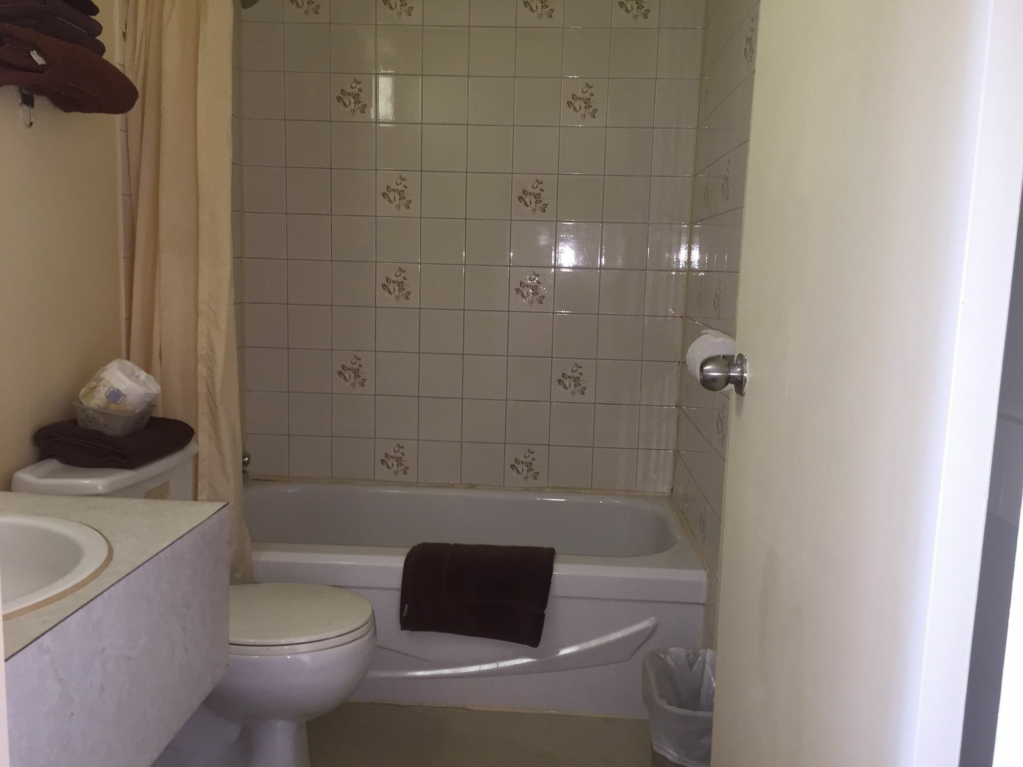 Northern Lites Motel Йелоунайф Екстериор снимка